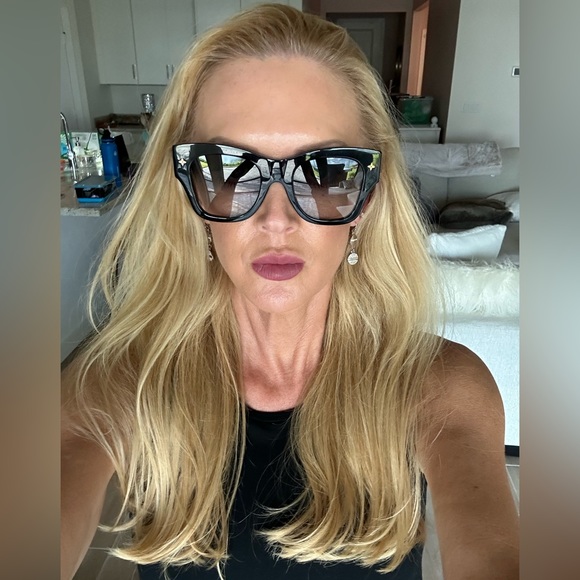 Louis Vuitton Rendezvous Cat a eye Sunglasses - Picture 3 of 14